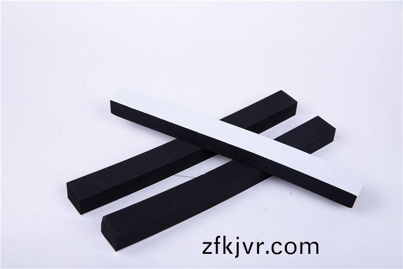 CR減震(zhen)保(bao)溫條(tiao)